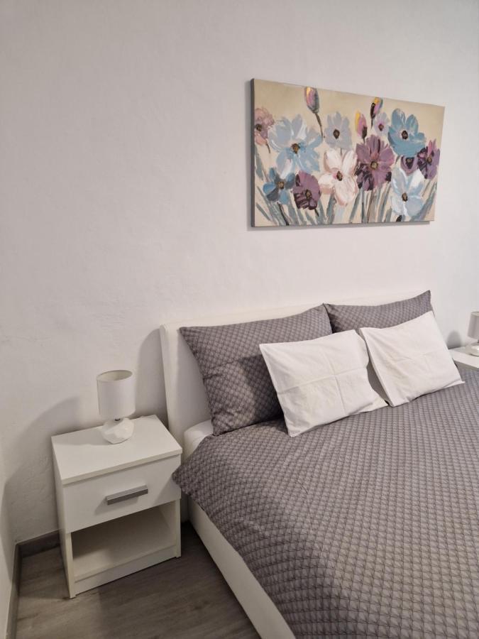 Apartment And Room Marija Крк Экстерьер фото