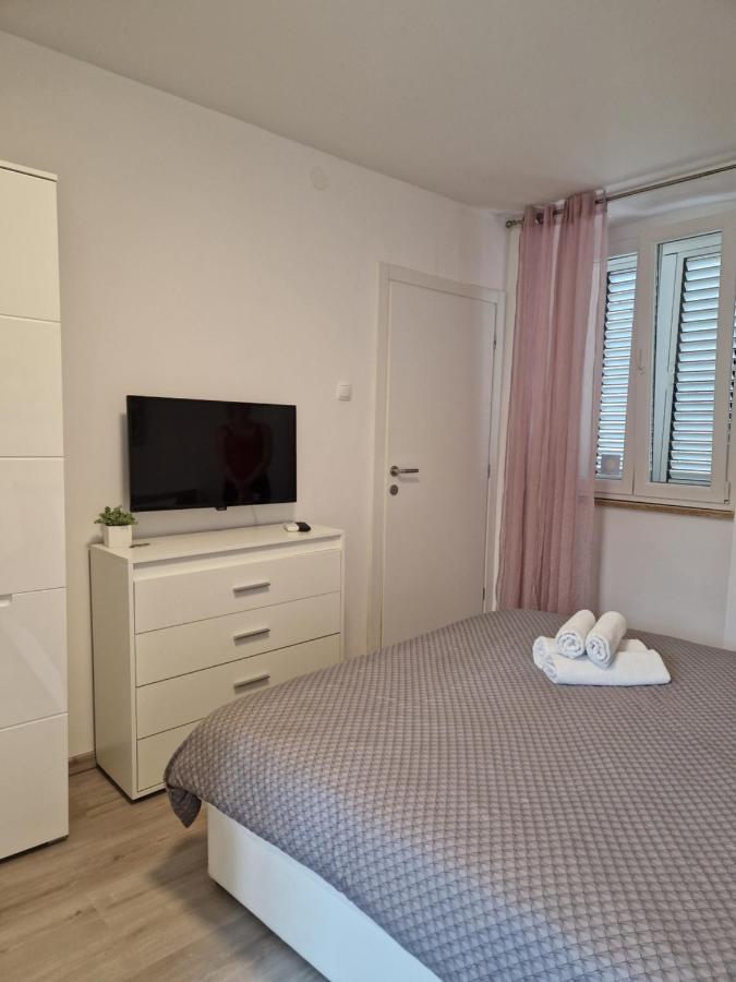 Apartment And Room Marija Крк Экстерьер фото