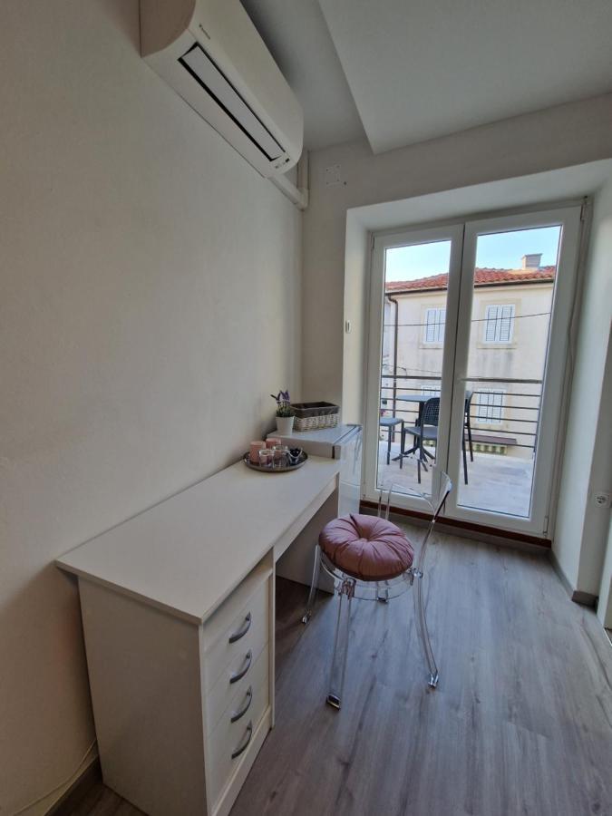 Apartment And Room Marija Крк Экстерьер фото